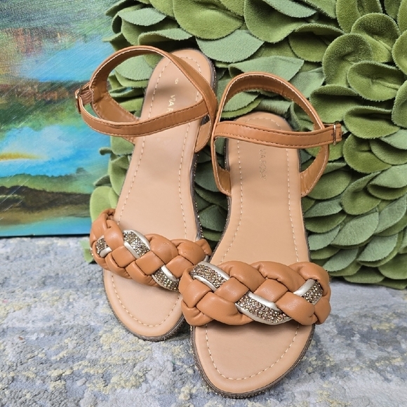 Via Rosa Other - Via Rosa Caramel Elegant Tan Sandals with Gold Accents